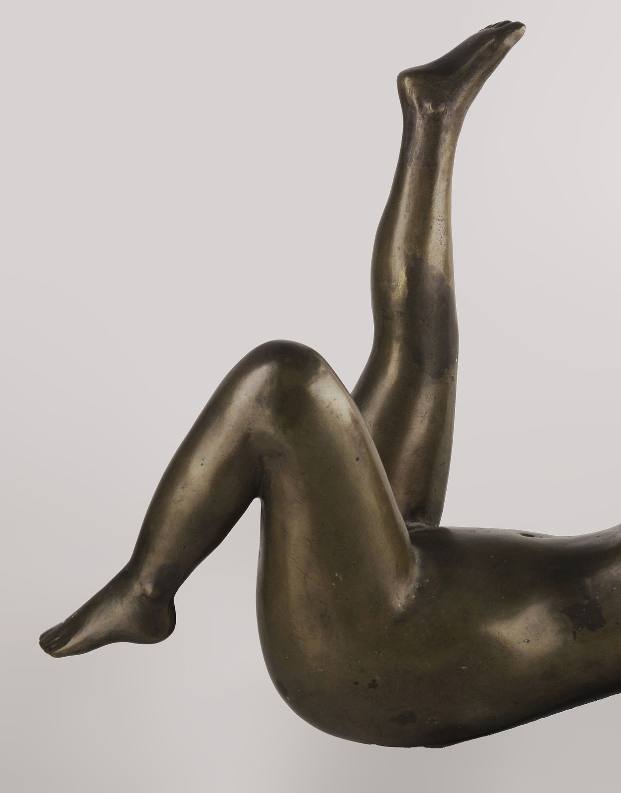 20th Century Bronze Figurative Sculpture Of A Lying Woman By Argentine Sculptor José Mariano Pagés photo vinterior