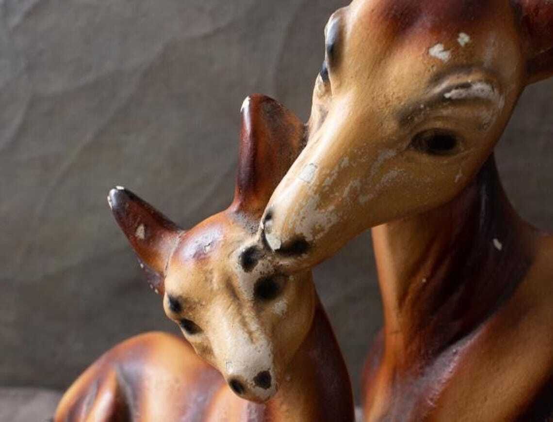 Vintage Ceramic Deer Figurine – Retro Woodland Animal Sculpture photo vintage