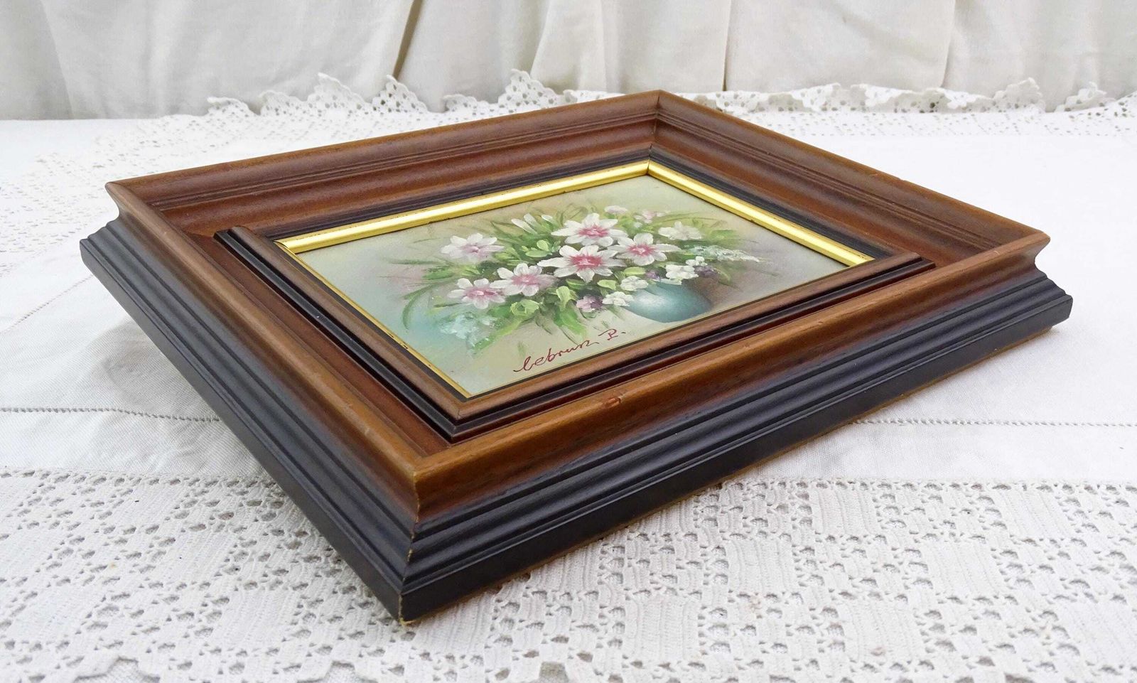 Klein Vintage Frans Ingelijst Olieverfschilderij Van Een Bloemstilleven Door Lebrun P – Retro Olieverf Op Paneel Met Bloemen In Een Vaas, Houten Lijst photo 60.0
