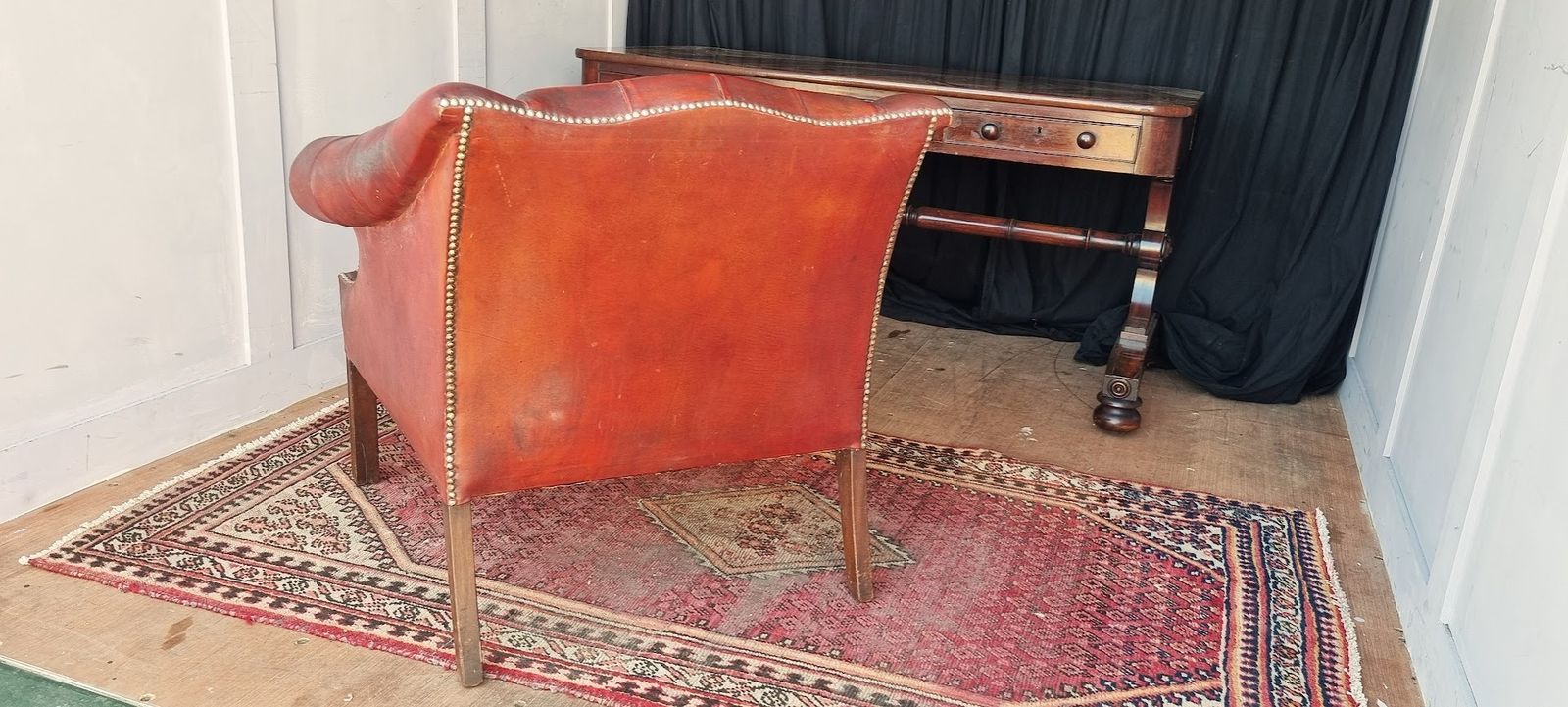 19th Century Ox Blood Red Leather Button Back Club Armchair. photo vinterior