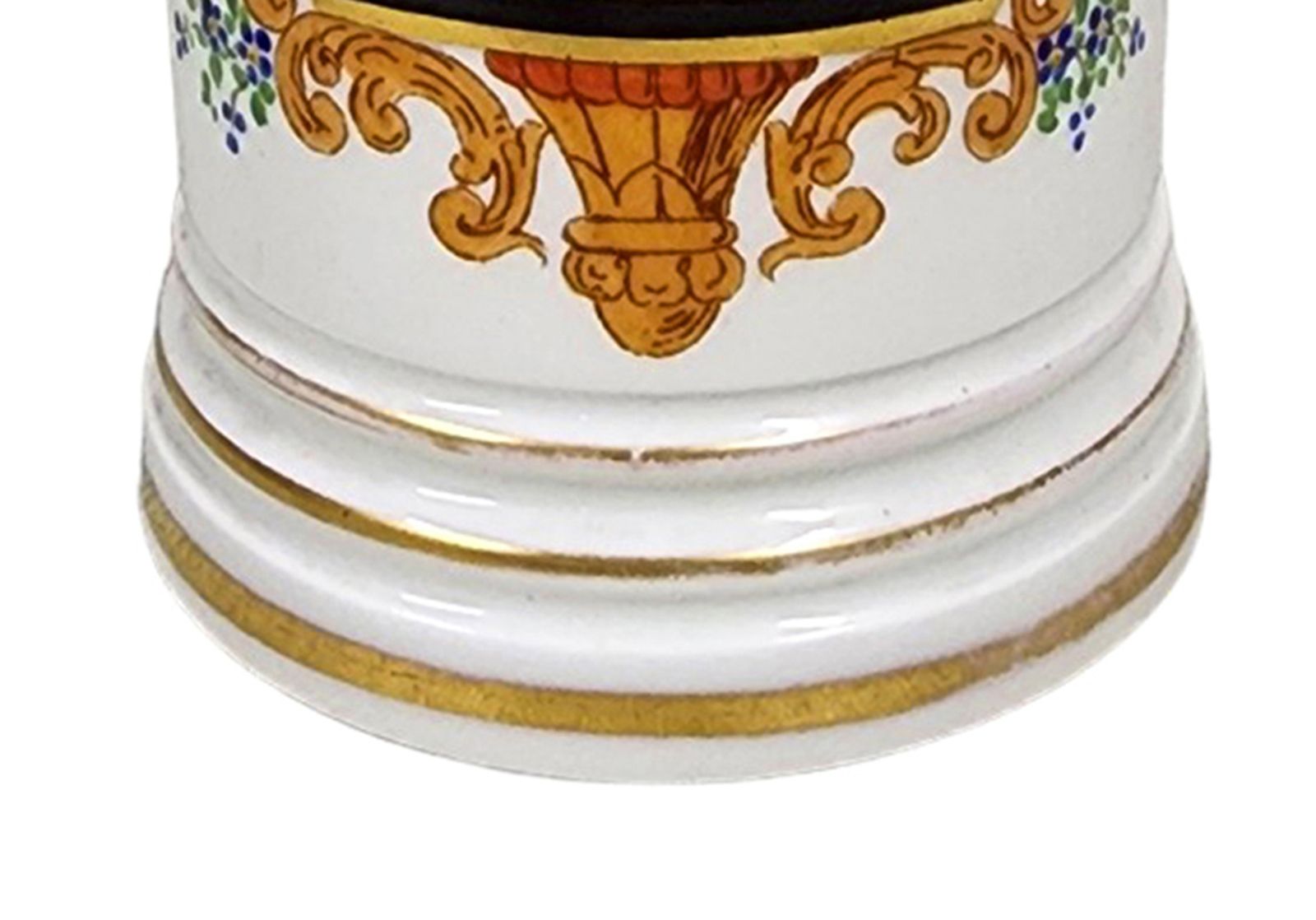 Mid 19th Century French Glazed Porcelain Apothecary/Pharmaceutical Jar With Lid  'Ext: Quina R:' photo vinterior