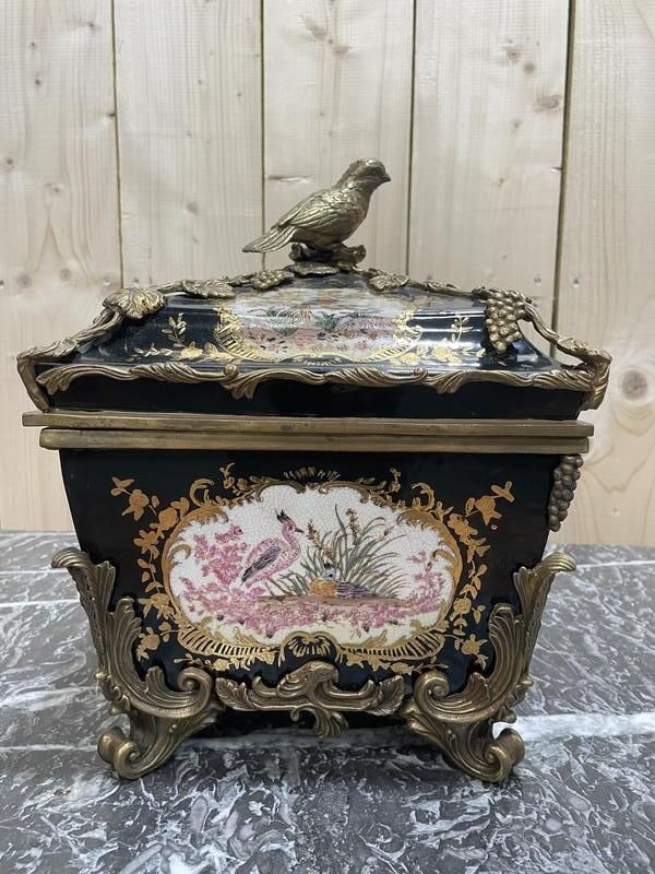 Coffret En Porcelaine Polychrome Et Dorée à Monture Bronze Napoleon III photo buy