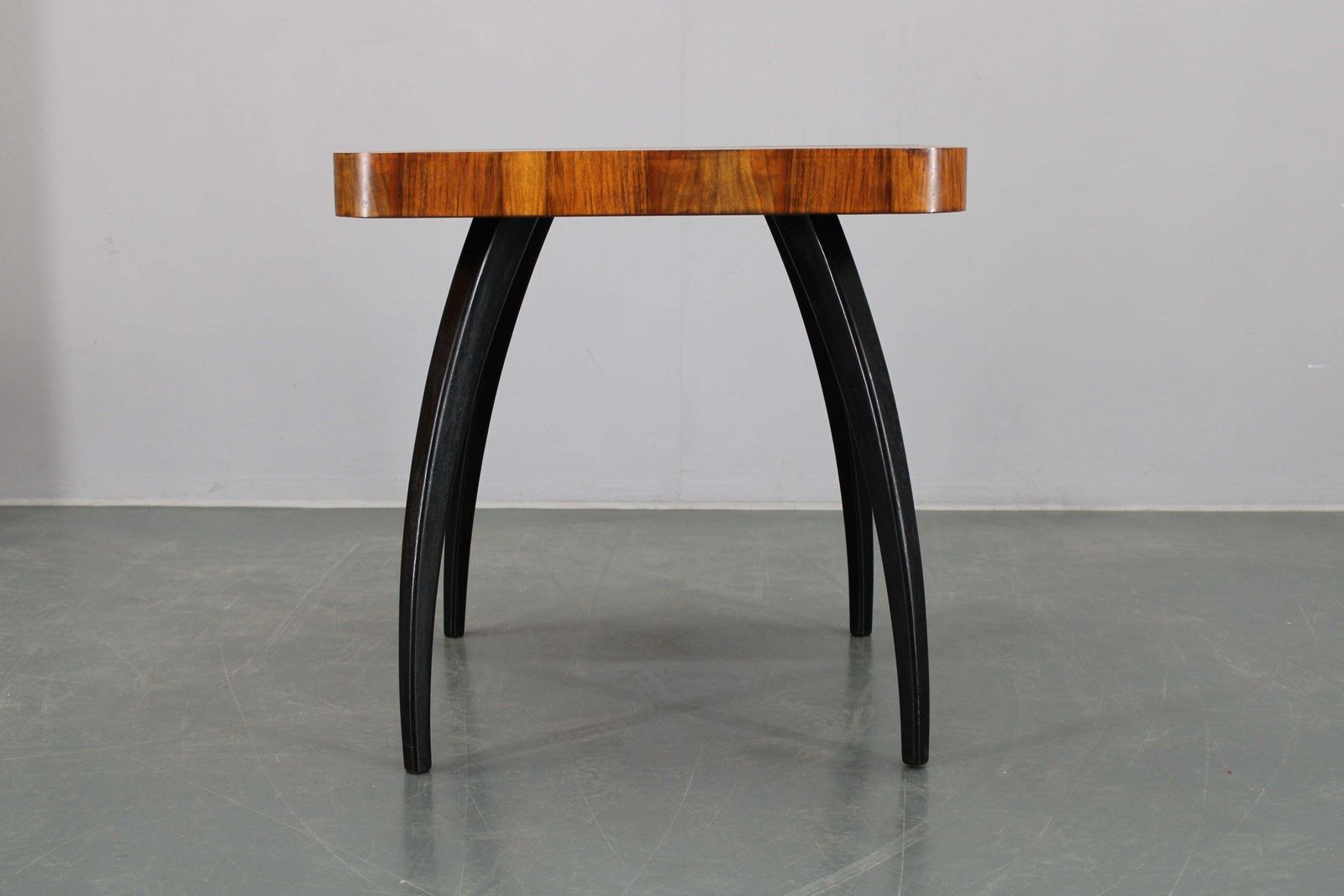 1940 Jindrich Halabala "Spider" Salontafel In Walnootafwerking, Tsjecho Slowakije photo Meubels