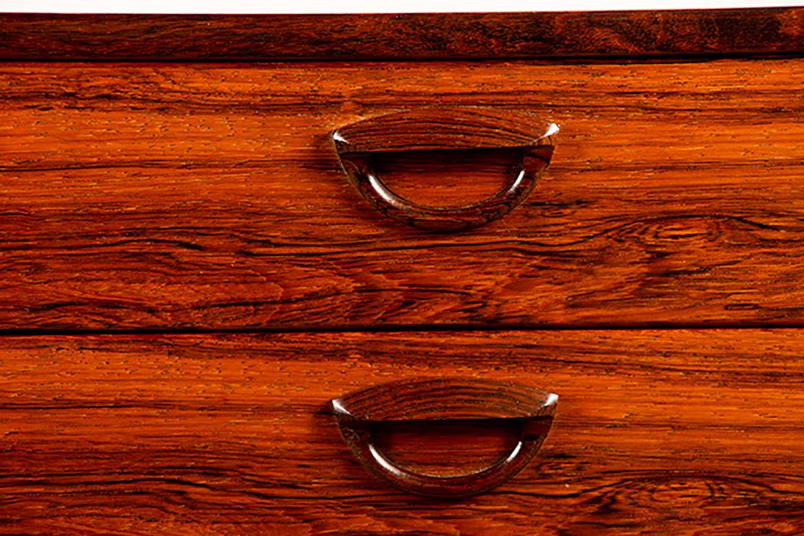 photo furniture Commode danoise en palissandre par Kai Kristiansen pour Feldballe Møbelfabrik 1960.
