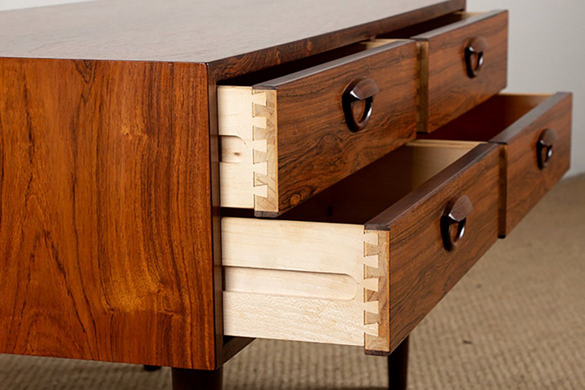 photo vinterior Commode danoise en palissandre par Kai Kristiansen pour Feldballe Møbelfabrik 1960.