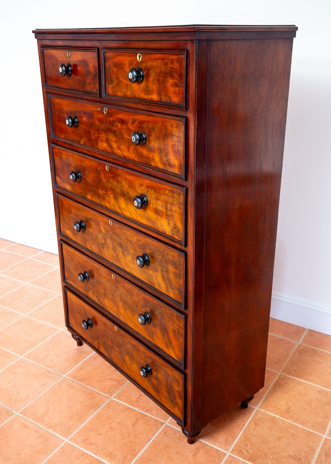 photo vintage Rare Tall Antique Chest Of Drawers Flame Mahogany 1840 Country House Highboy Tallyboy 7 Drawers Biedermeier 19th Century Mother Pearl Early Victoria.N