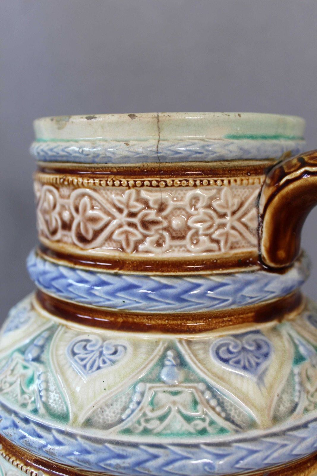 photo furniture Grote Antieke Mouzin Lecat Nimy Lez Mons België, Ca. 1851–1898, Majolica Keramische Kan / Waterkan, Verzamelobject, Victoriaans