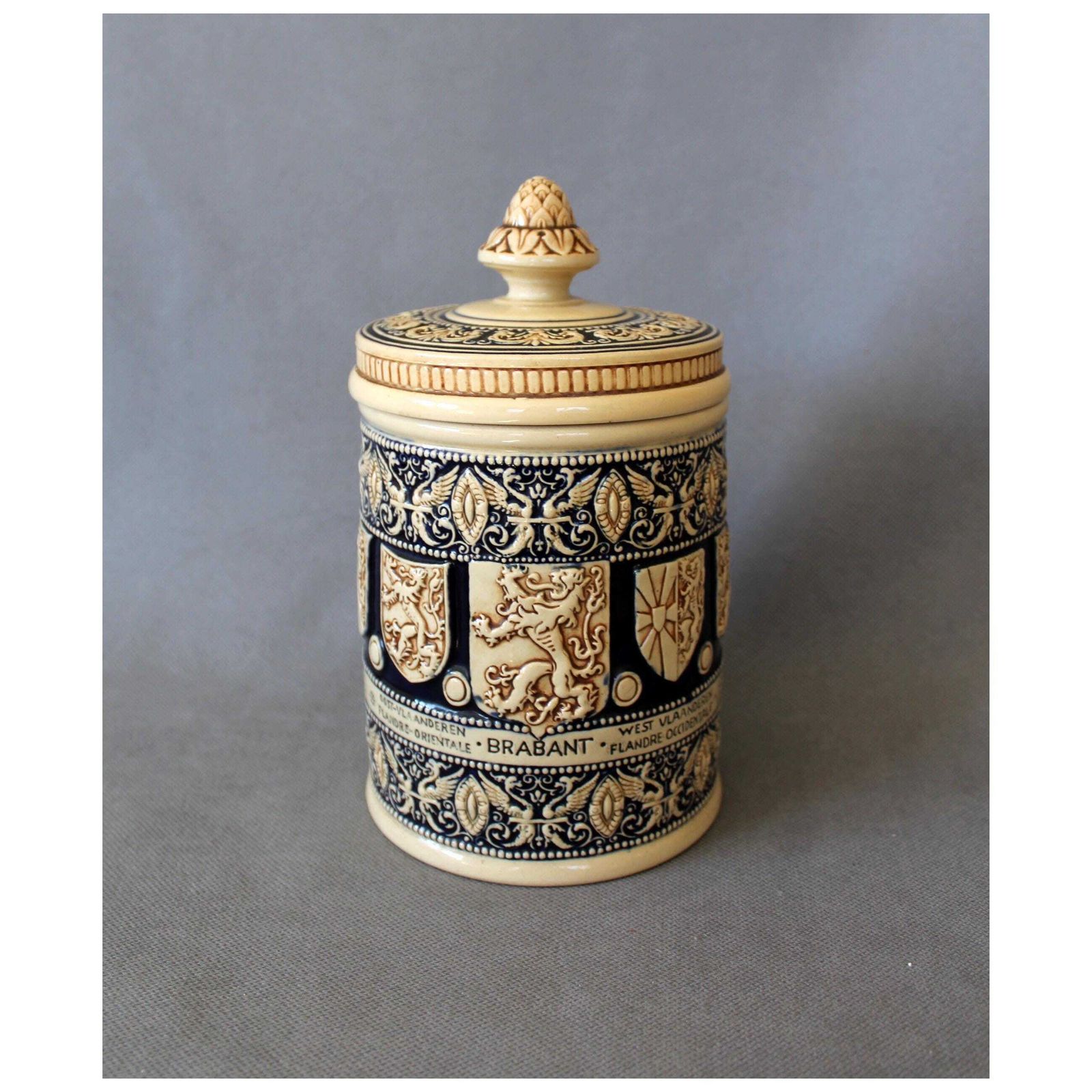 Antiek Duits Steengoed Keramische Pot Met Deksel, Snuisterdoosje, Humidor/Tabakspot, Kobaltblauw En Crème Steengoed, Belgische Provincies, Gevleugelde Draken