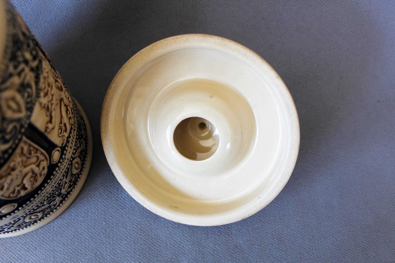 photo furniture Antiek Duits Steengoed Keramische Pot Met Deksel, Snuisterdoosje, Humidor/Tabakspot, Kobaltblauw En Crème Steengoed, Belgische Provincies, Gevleugelde Draken
