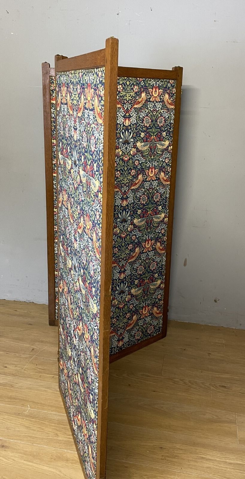 Arts And Crafts Oak Three Panel Screen In William Morris Strawberry Thief Velvet Fabric photo vinterior