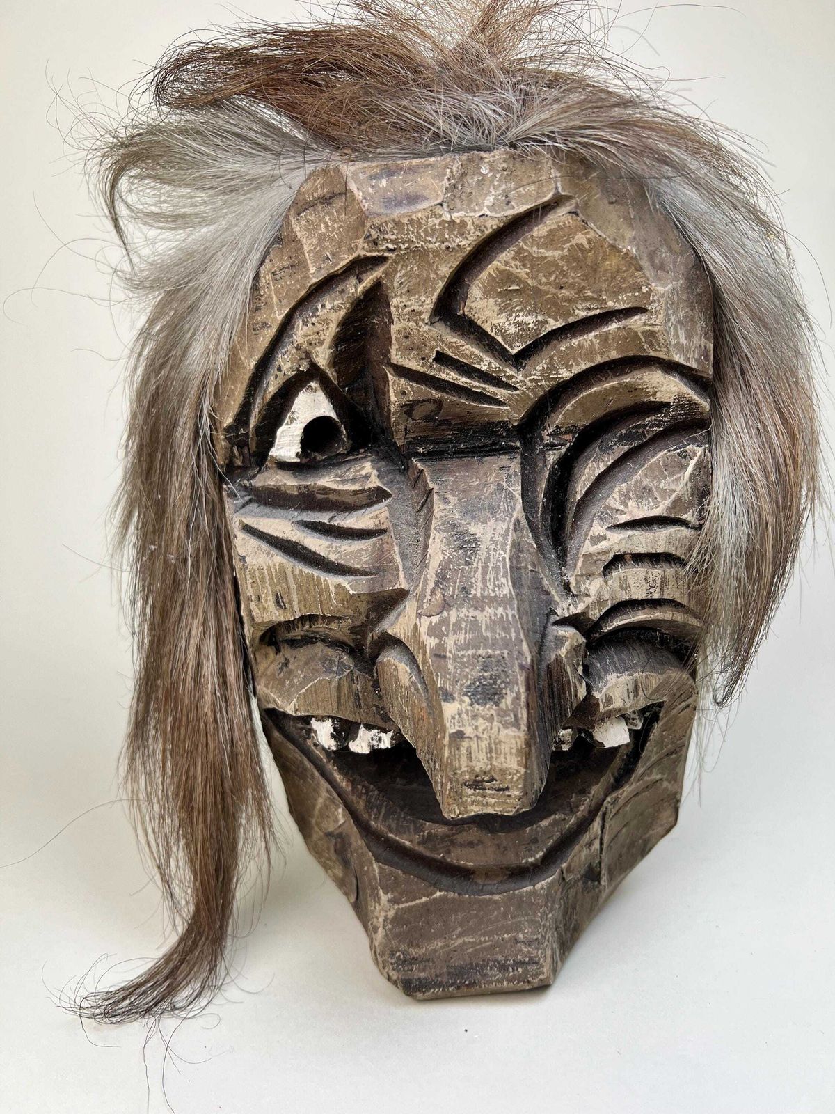 Wood Folk Wall Mask, Traditional Wall Mask From Switzerland, Handmade Rustic Decor photo vinterior