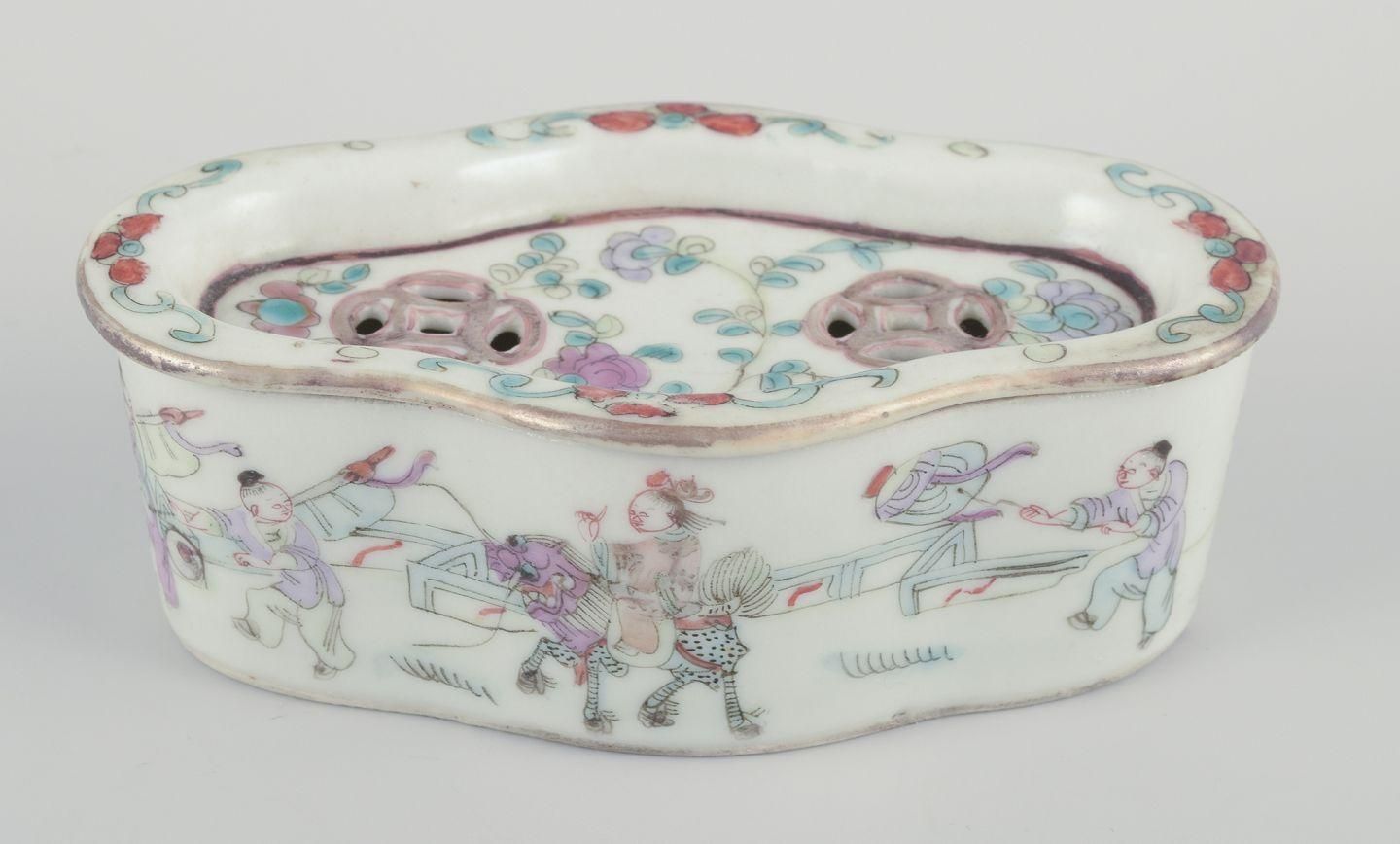 Tao Kuang, China. Antique Porcelain Incense Burner. photo furniture