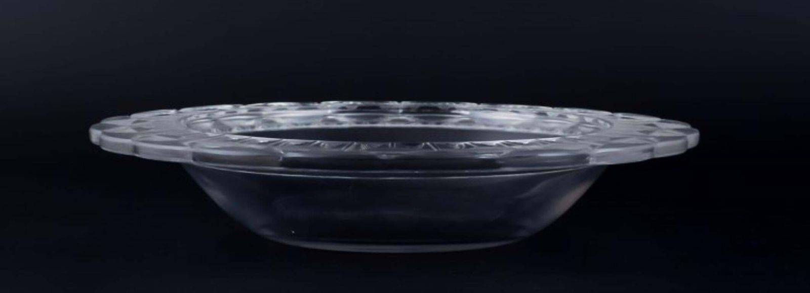 René Lalique, France. Large "Chevreuse" Bowl In Art Glass. Mid 20th C. photo for sale