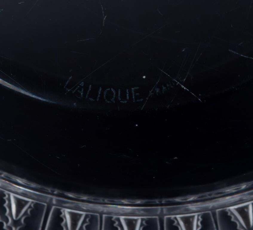 René Lalique, France. Large "Chevreuse" Bowl In Art Glass. Mid 20th C. photo 482.0