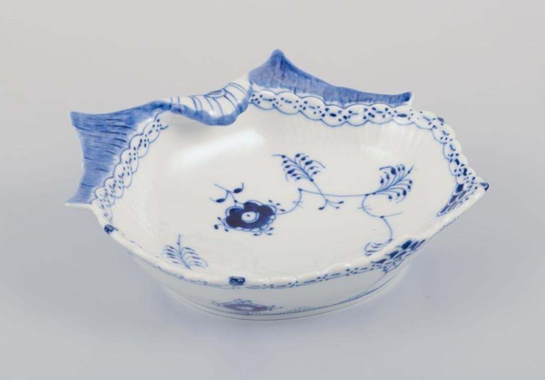 Royal Copenhagen Blue Fluted Half Lace, Mussel Shaped Bowl In Porcelain. photo for sale