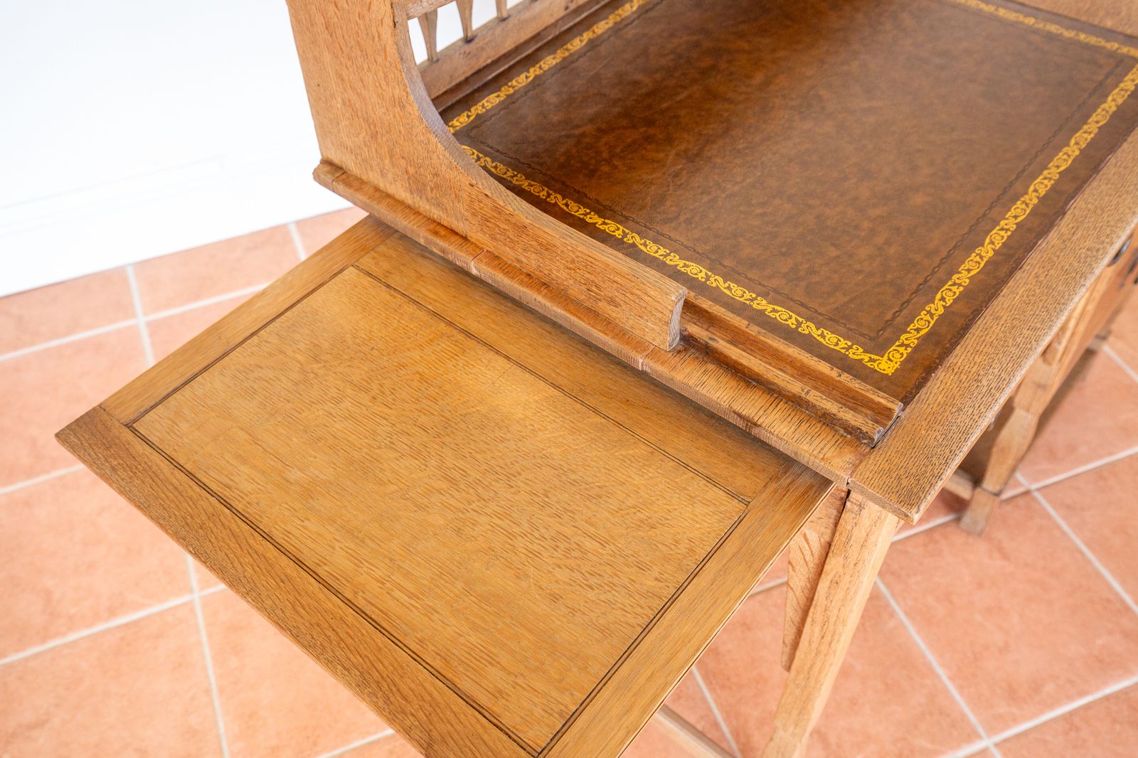 Blonde Arts & Crafts Desk English Antique 1900 Leather Tiger Oak By Shapland & Petter English Light Oak Golden Leather Top Early 20th Century photo buy