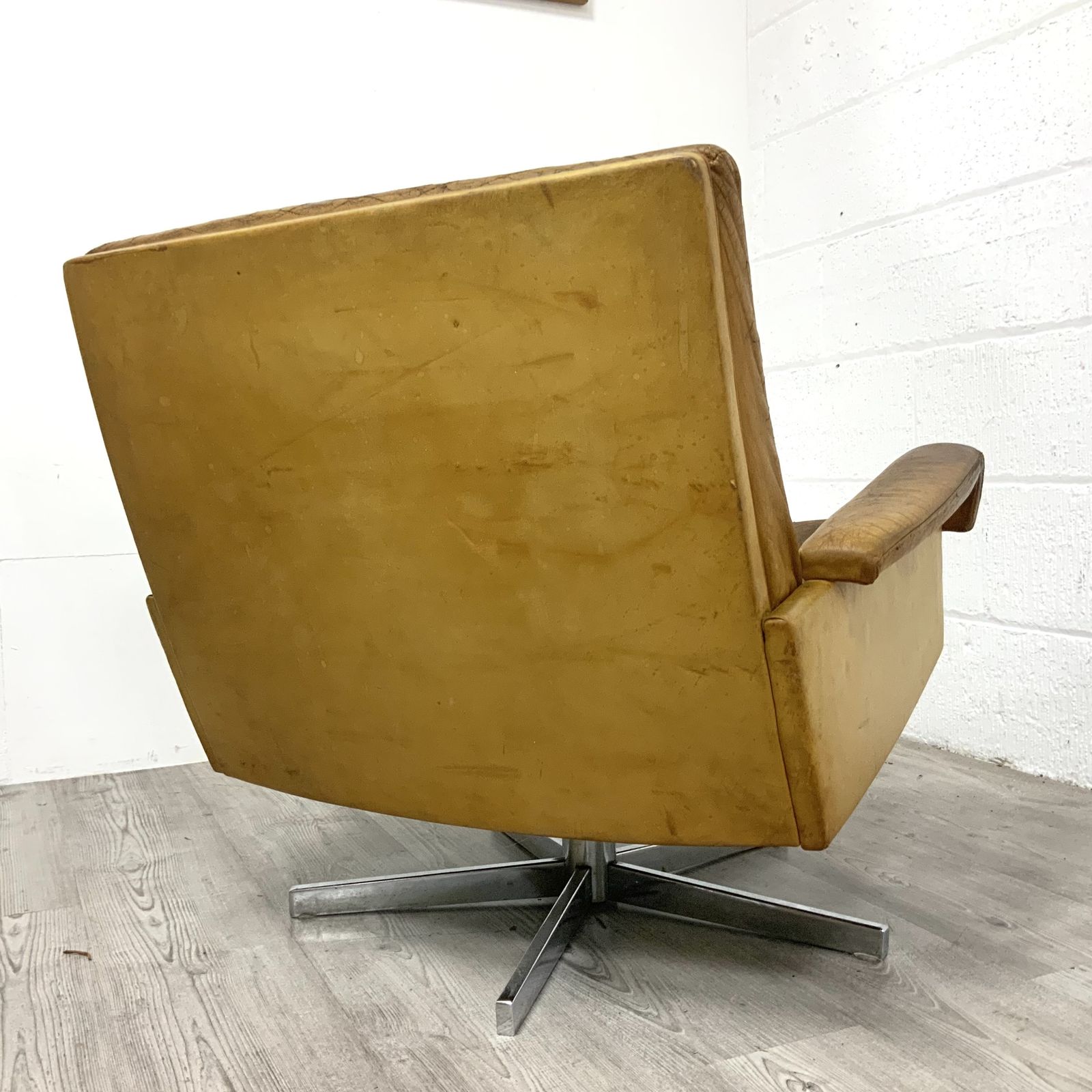 1970s Vintage De Sede Ds 35 Swivel Lounge Chair In Cognac Leather photo vintage