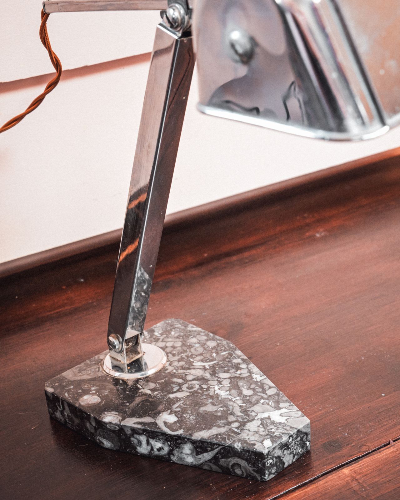 Chrome And Black Fossil Marble Base Art Deco Desk Lamp    Artisanat Francais photo vintage