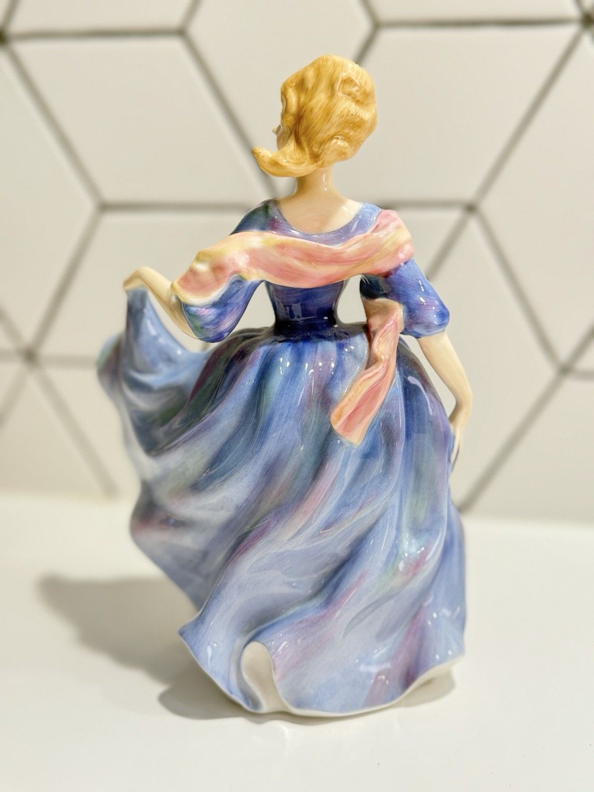 Royal Doulton Elizabeth Lady Figurine Hn2465 1990 photo 90.0