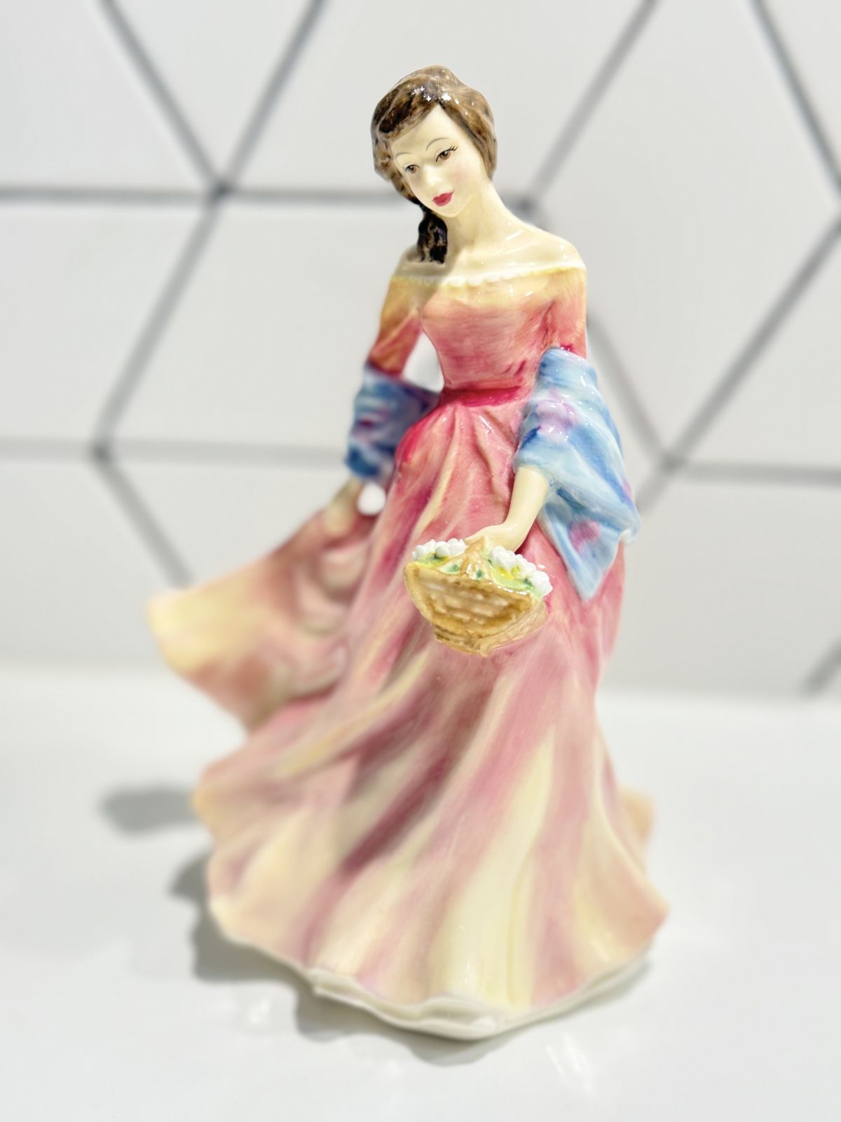 Royal Doulton "Summer Scent" Hn3955 Perfect Condition