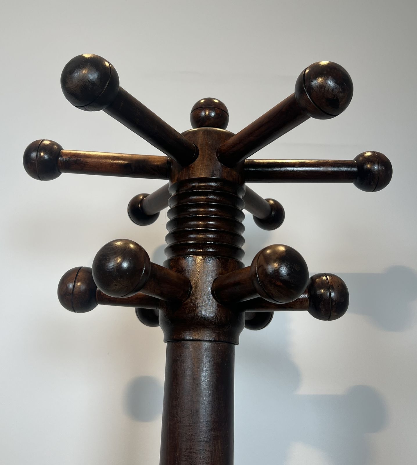 photo vinterior Brutalist Coat Rack In Carved Oak By Charles Dudouyt