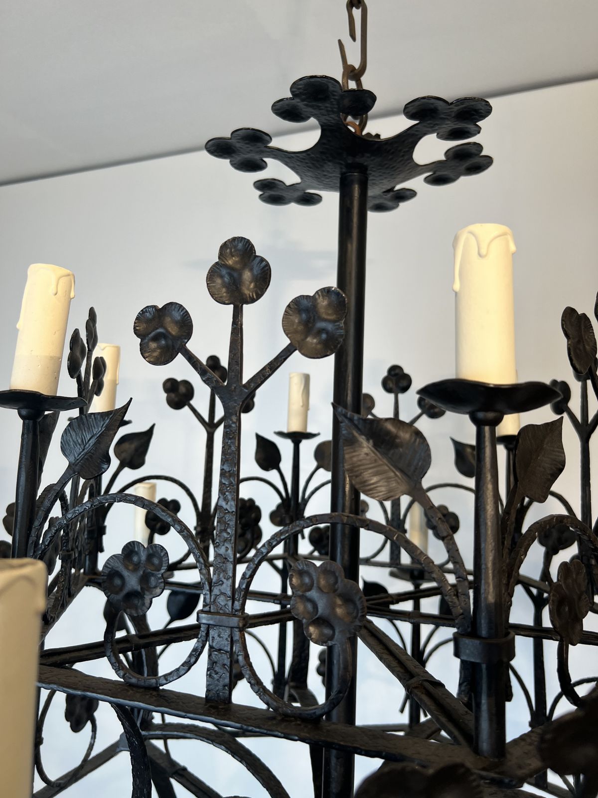 Large 12 Light Wrought Iron Chandelier With Clover And Foliage Decorations photo vinterior