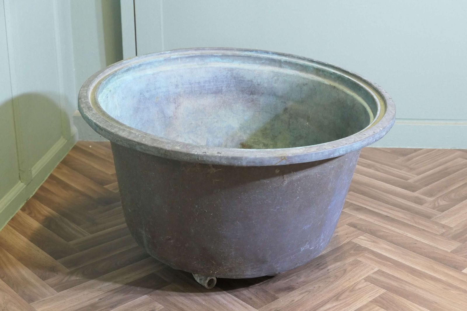 An Early 19th Century Antique Copper Cauldron photo vinterior