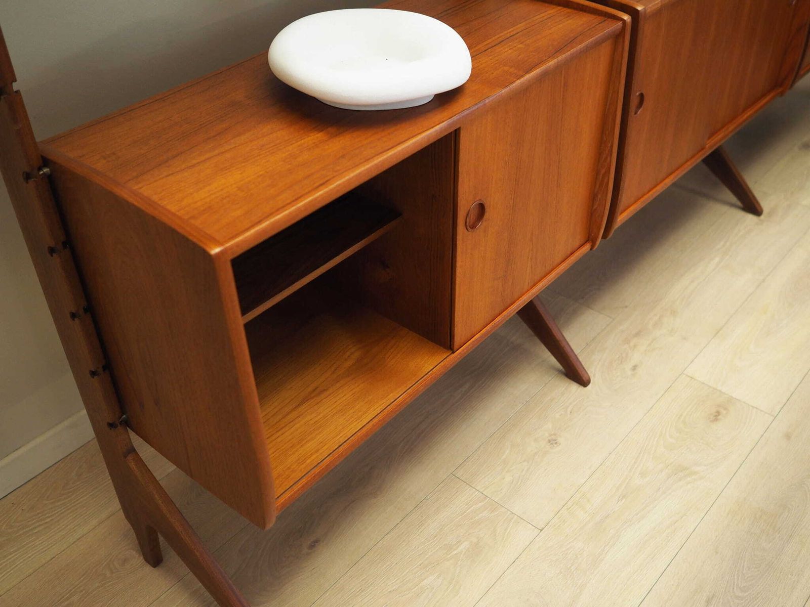 Teak System Bookcase, Norwegian Design, 1960s, Production: Blindheim Mobelfabrikk, Designer: John Texmon & Einar Blindheim photo vinterior