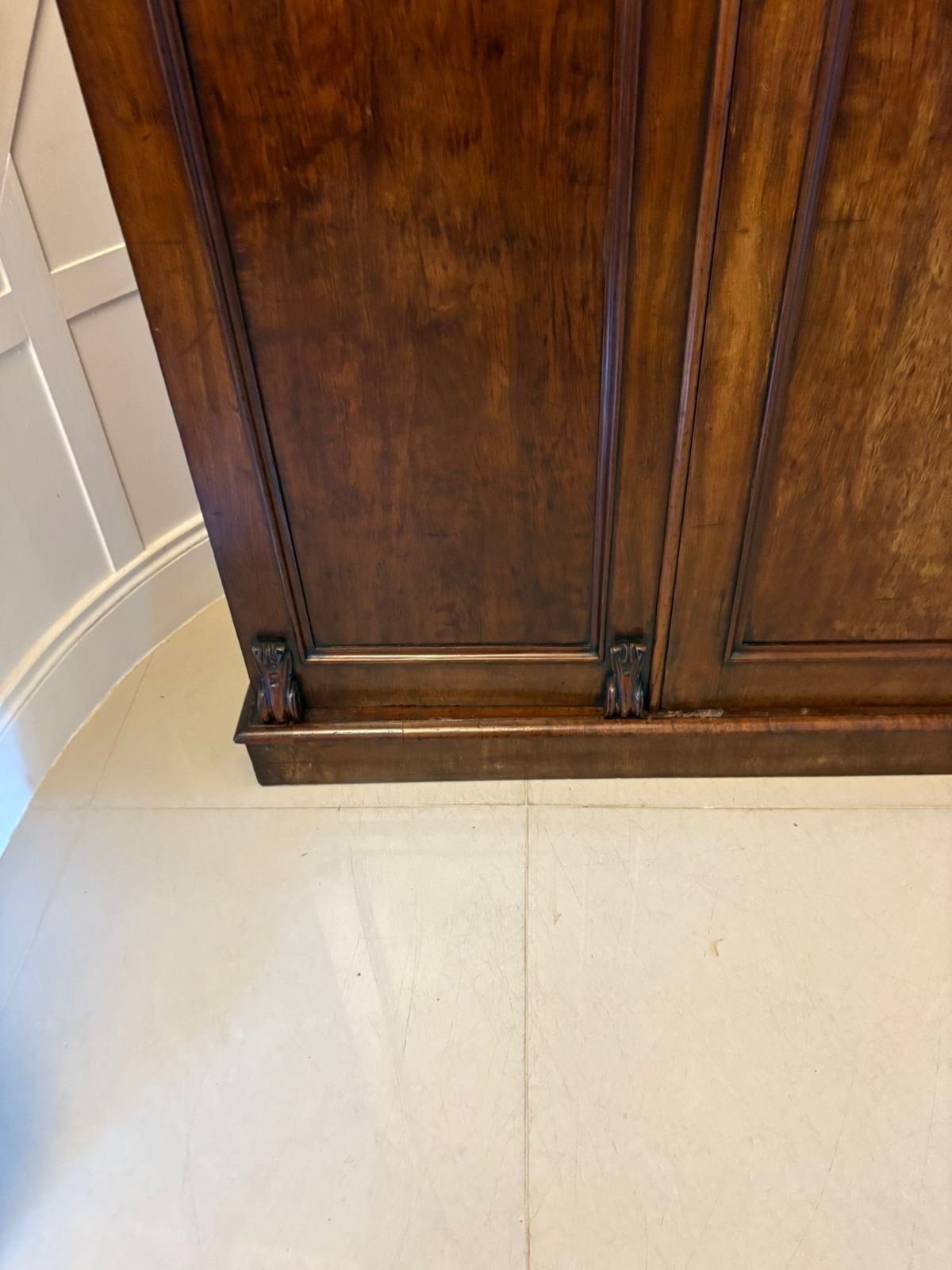 Antique 19th Century Quality Figured Mahogany Wardrobe photo vinterior