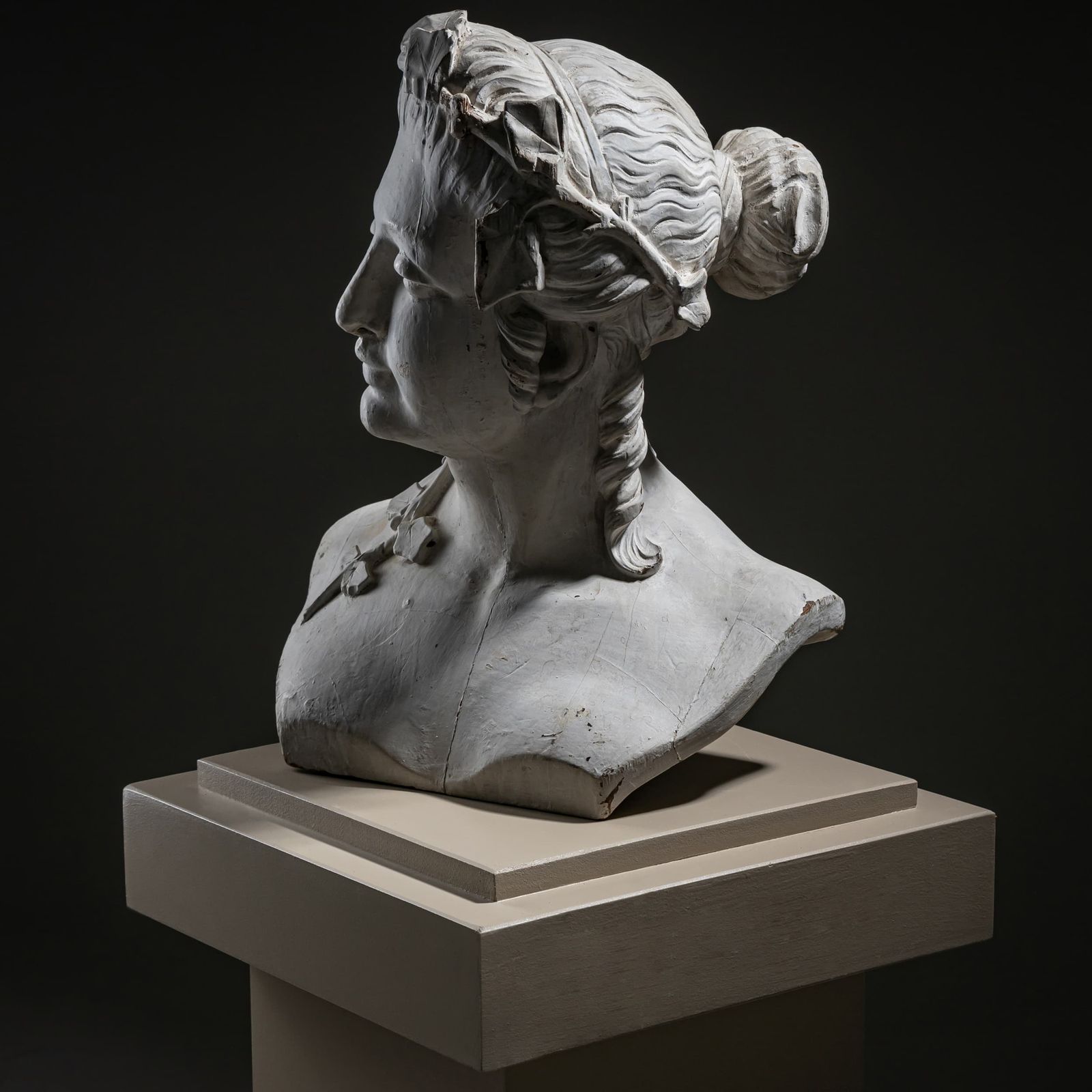 photo vinterior Art Nouveau Female Bust With Vine Leaves, Early 20th Century