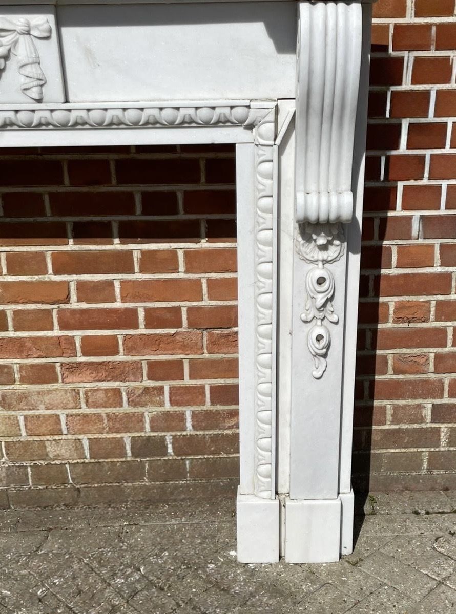 Fine Pair Of Large Antique Early 20th Century Quality Carved White Marble Fireplaces photo 28000.0