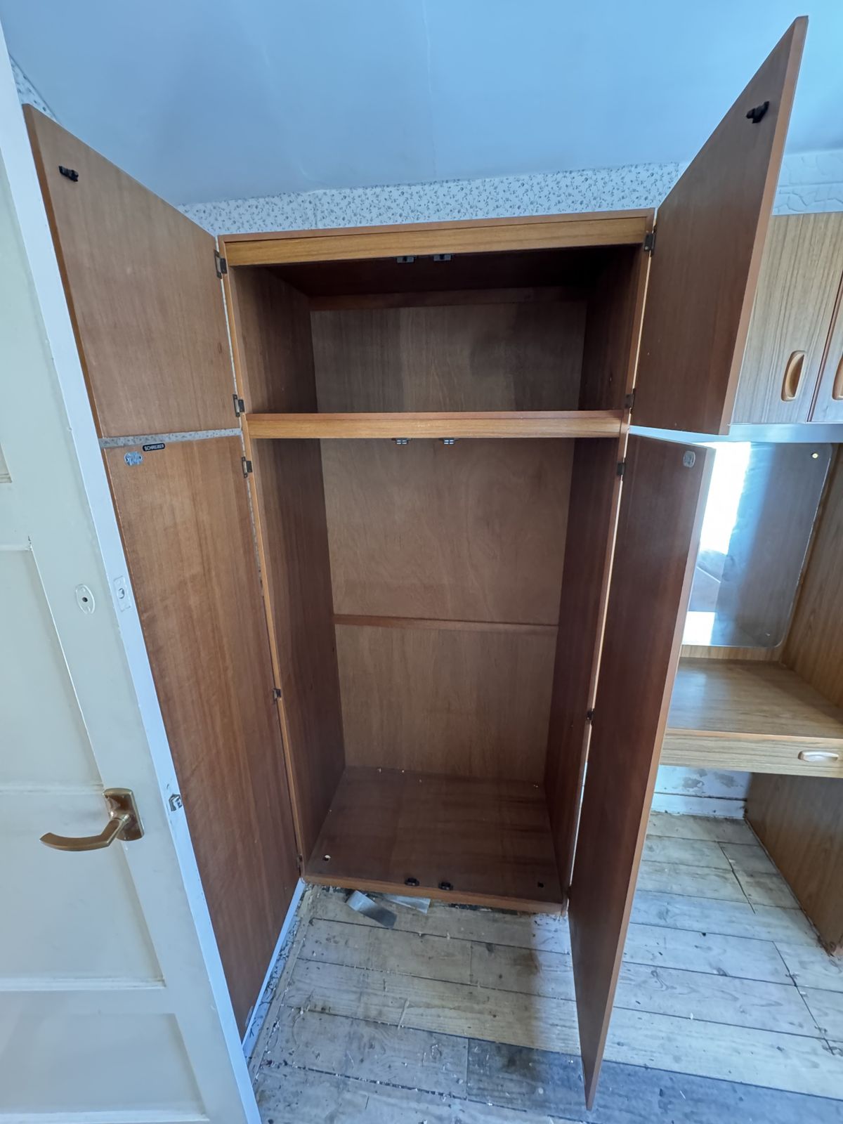 Schreiber Wardrobe Set With Built In Dresser photo vinterior
