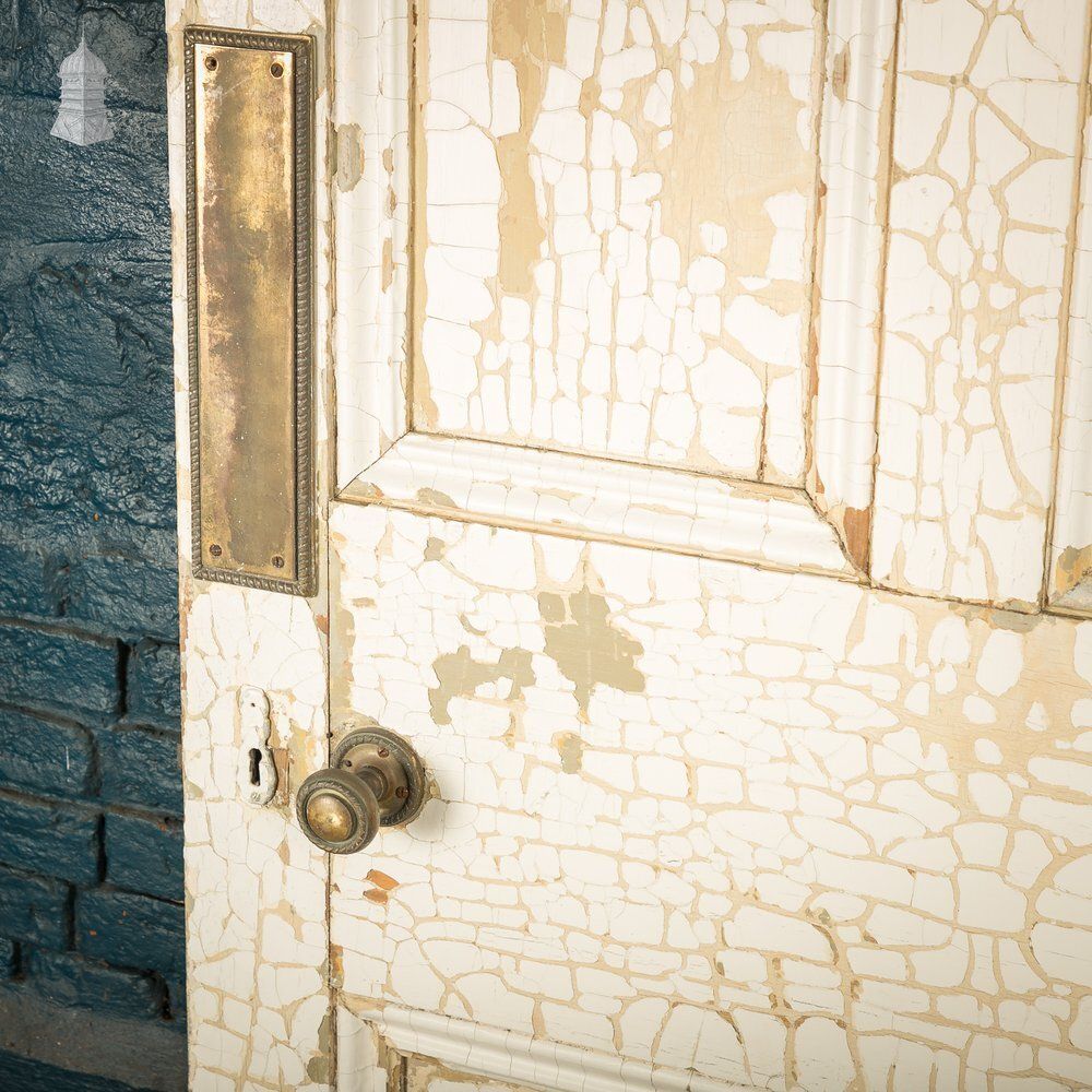 photo vinterior Reclaimed 4 Panel Door – Cracked White Paint