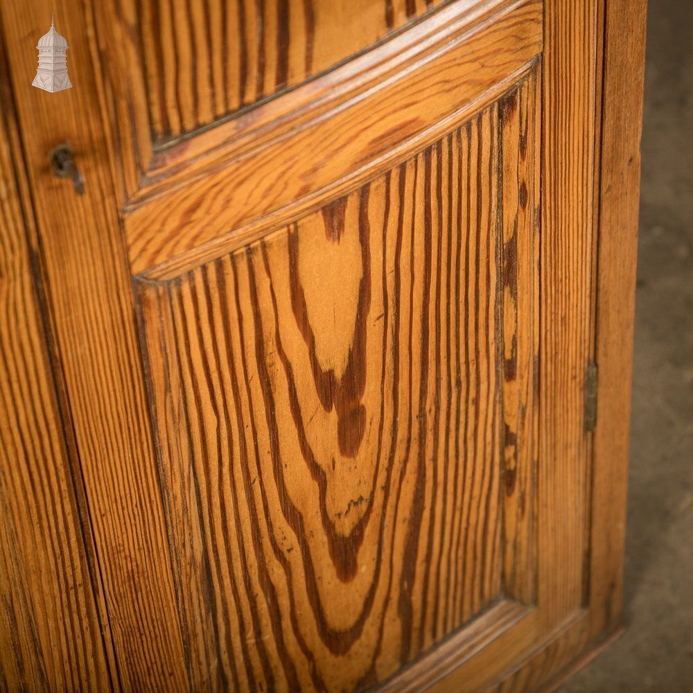 Corner Cupboard, Pitch Pine, Traditional photo vinterior