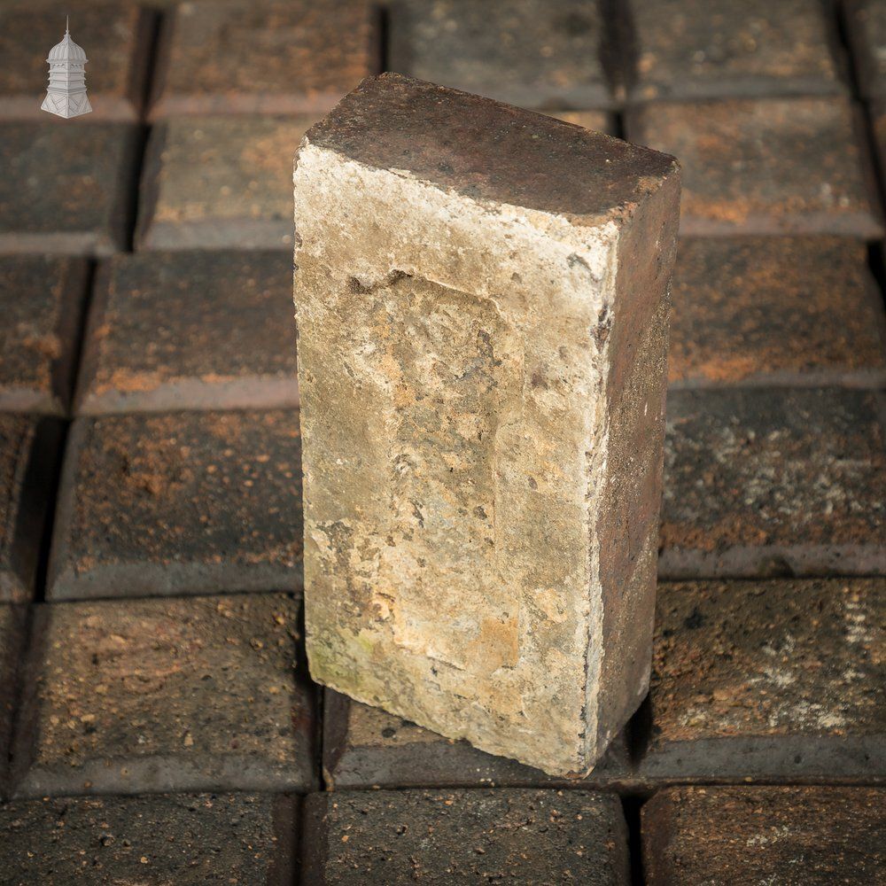 photo vintage Reclaimed Stable Bricks, 258 Pavers, Worn Face, Staffordshire Blue 2 Block