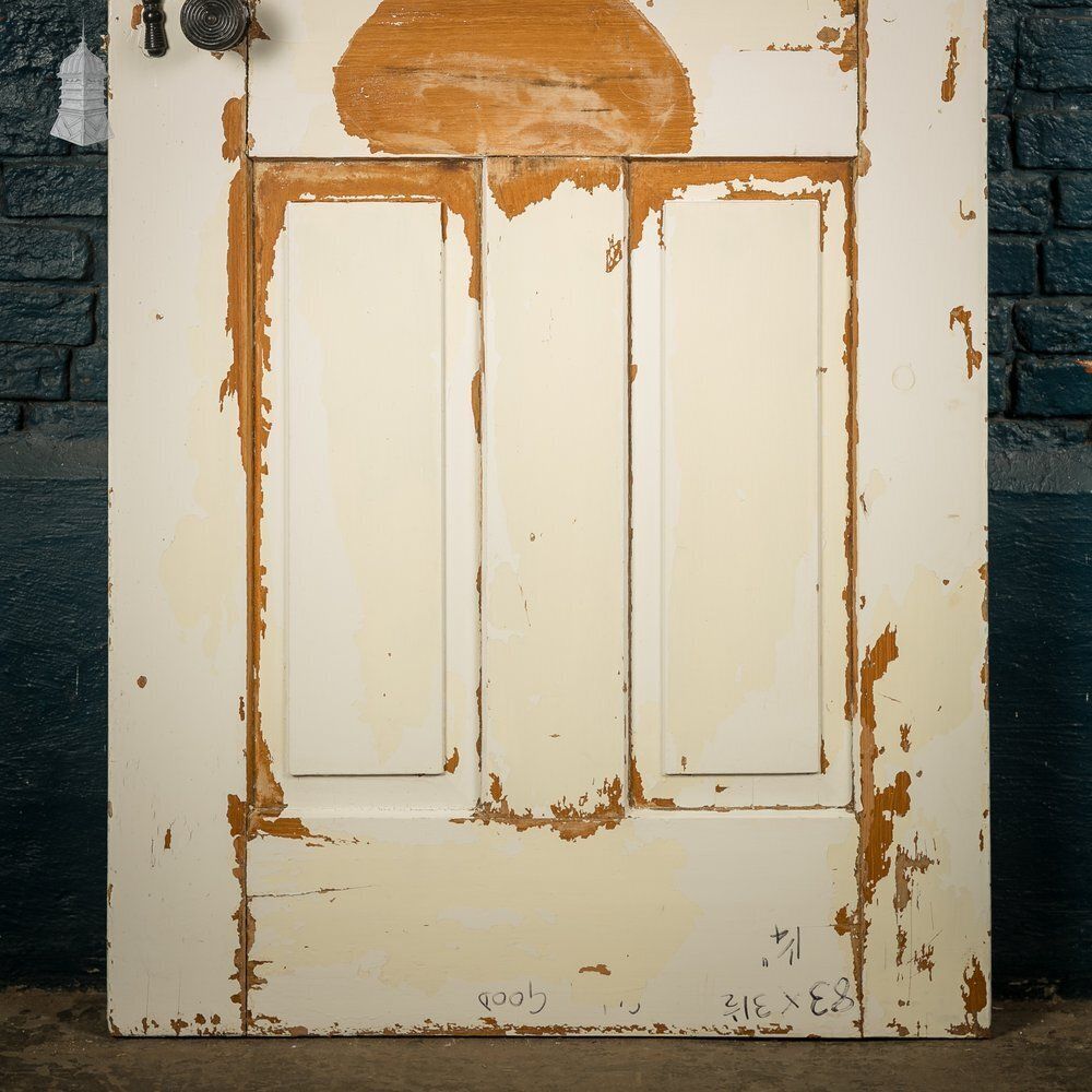 270.0 Moulded 4 Panel Door – Worn White Paint, Honey Pot Handles photo