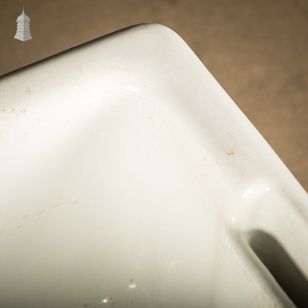 photo furniture Belfast / Butler Sink, Worn Finish, Weir Overflow, Tywfords