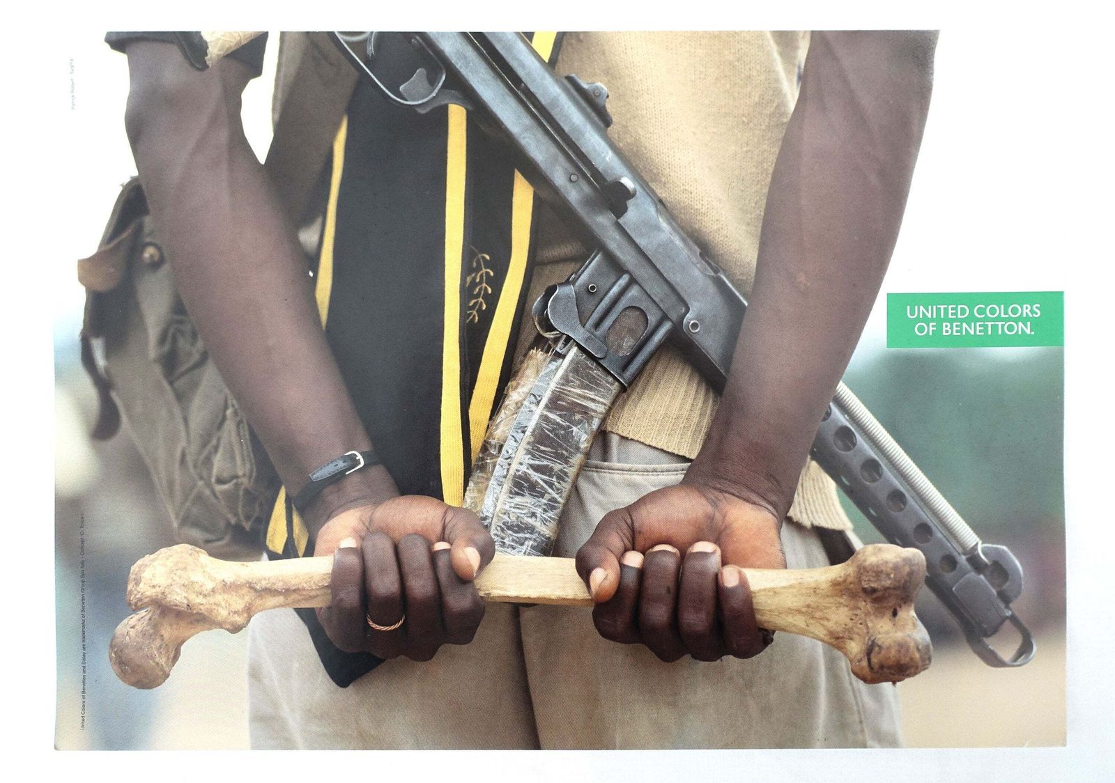 Benetton Advertentie Uit 1992 – "Soldier With The Bone" – Vintage Poster photo furniture