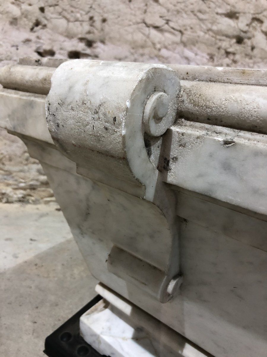 18th Century Planter. Century In Molded Marble, Carved photo vinterior