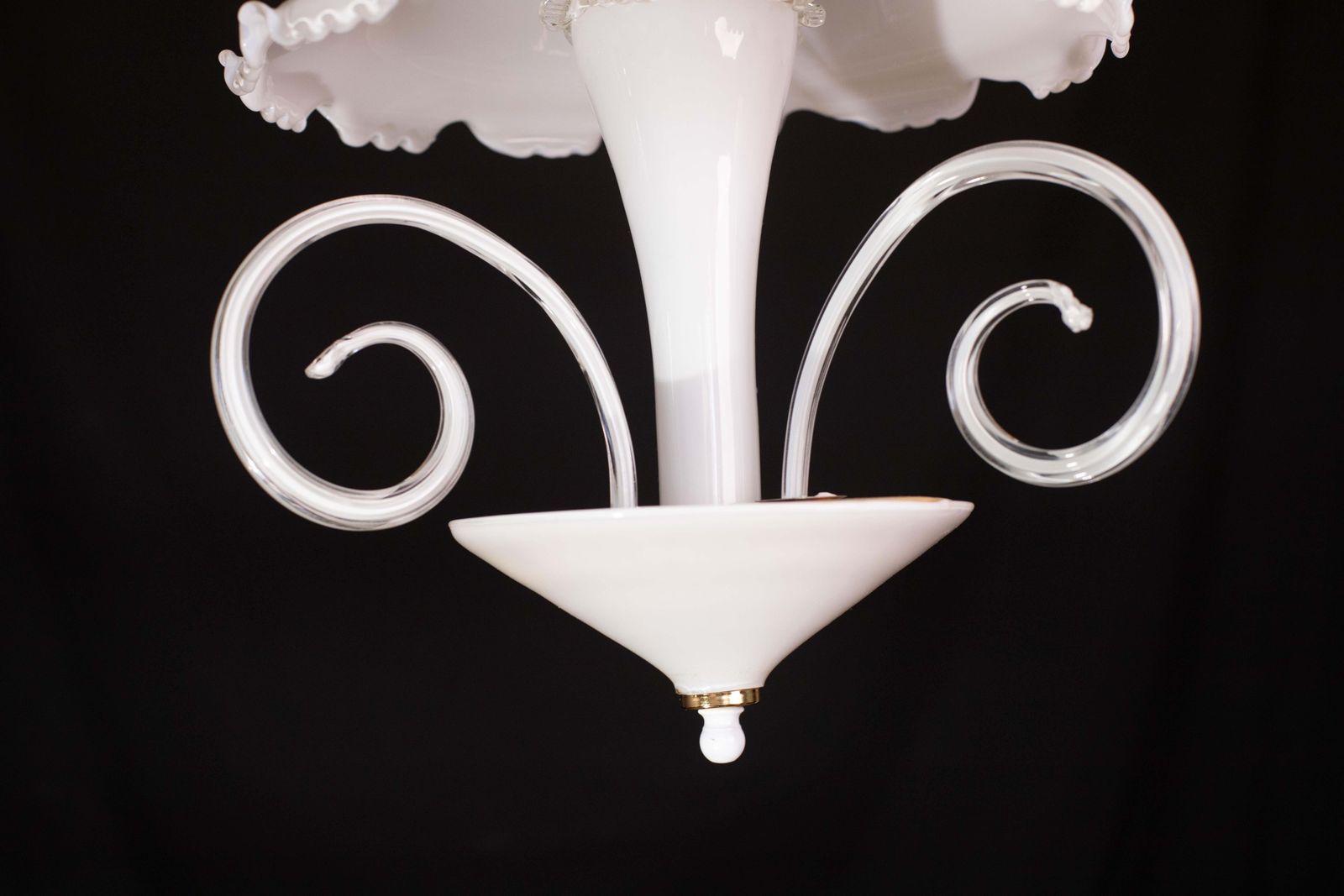 photo vinterior “Umbrella” Charming Murano Vintage White Chandelier In Murano Glass, 1980s