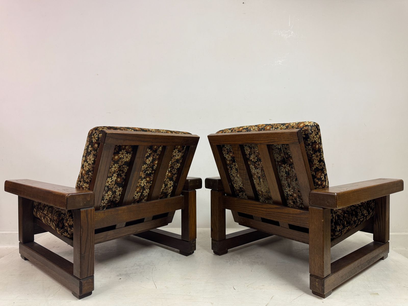photo furniture Pair Of 1960s Belgian Armchairs With Slatted Back