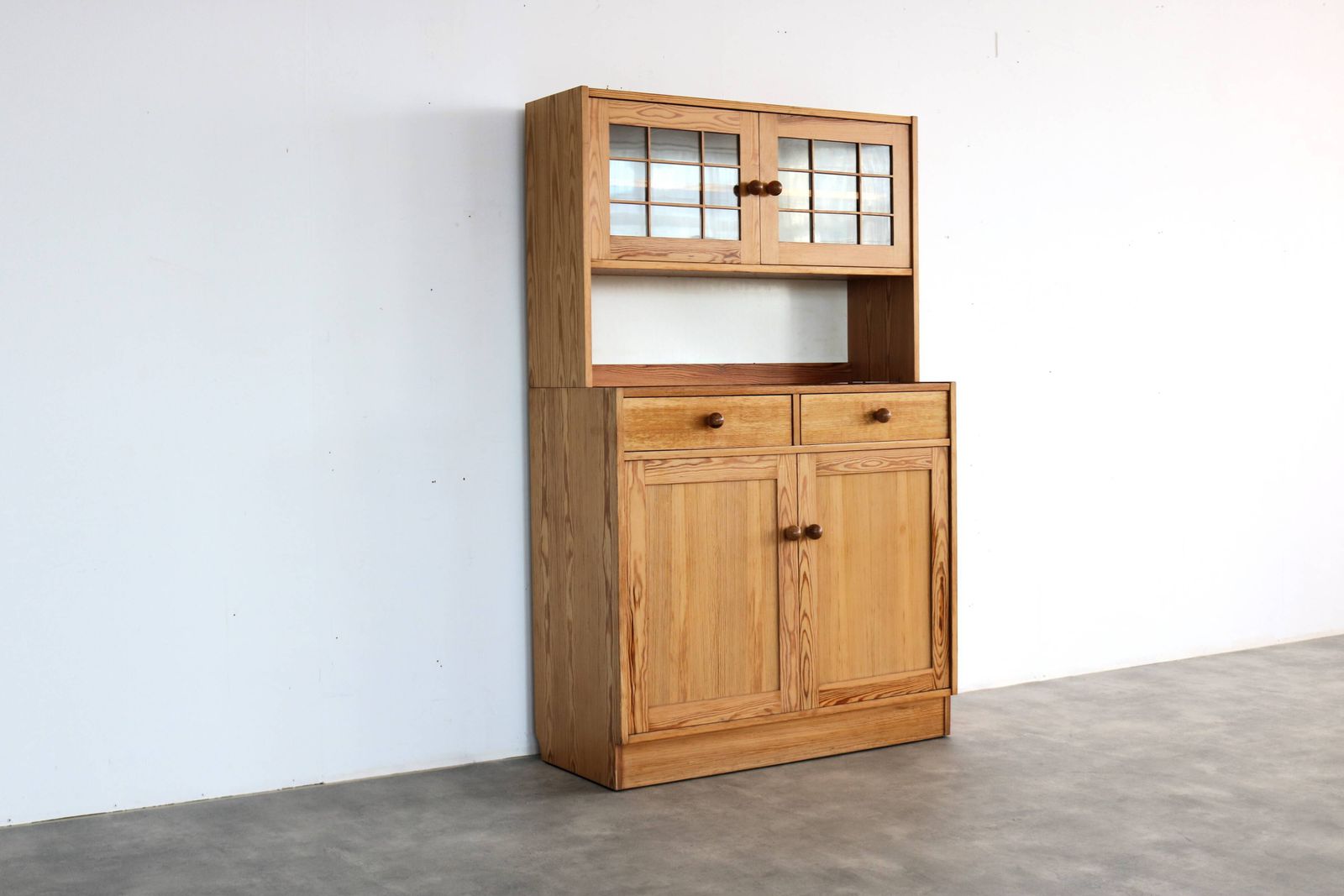 Vintage Dressoir | Wandkast | Grenen | Zweden photo furniture