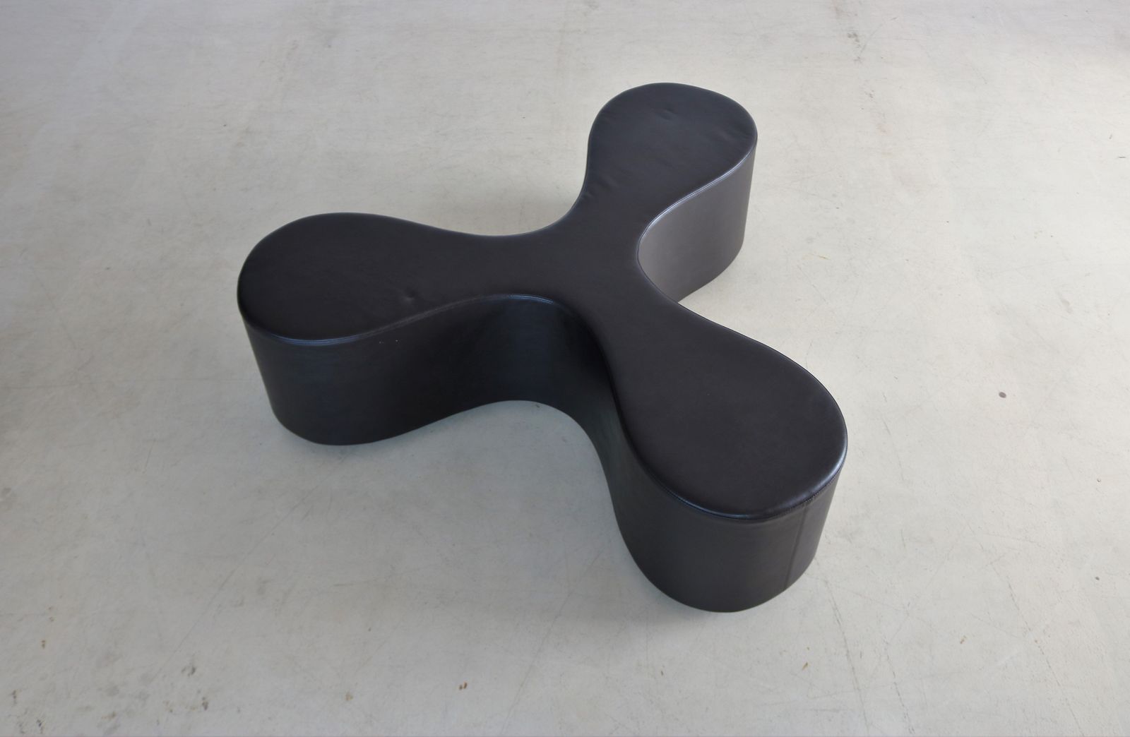 photo furniture Vitra Flower Bench, Jaren 2000, Contemporary