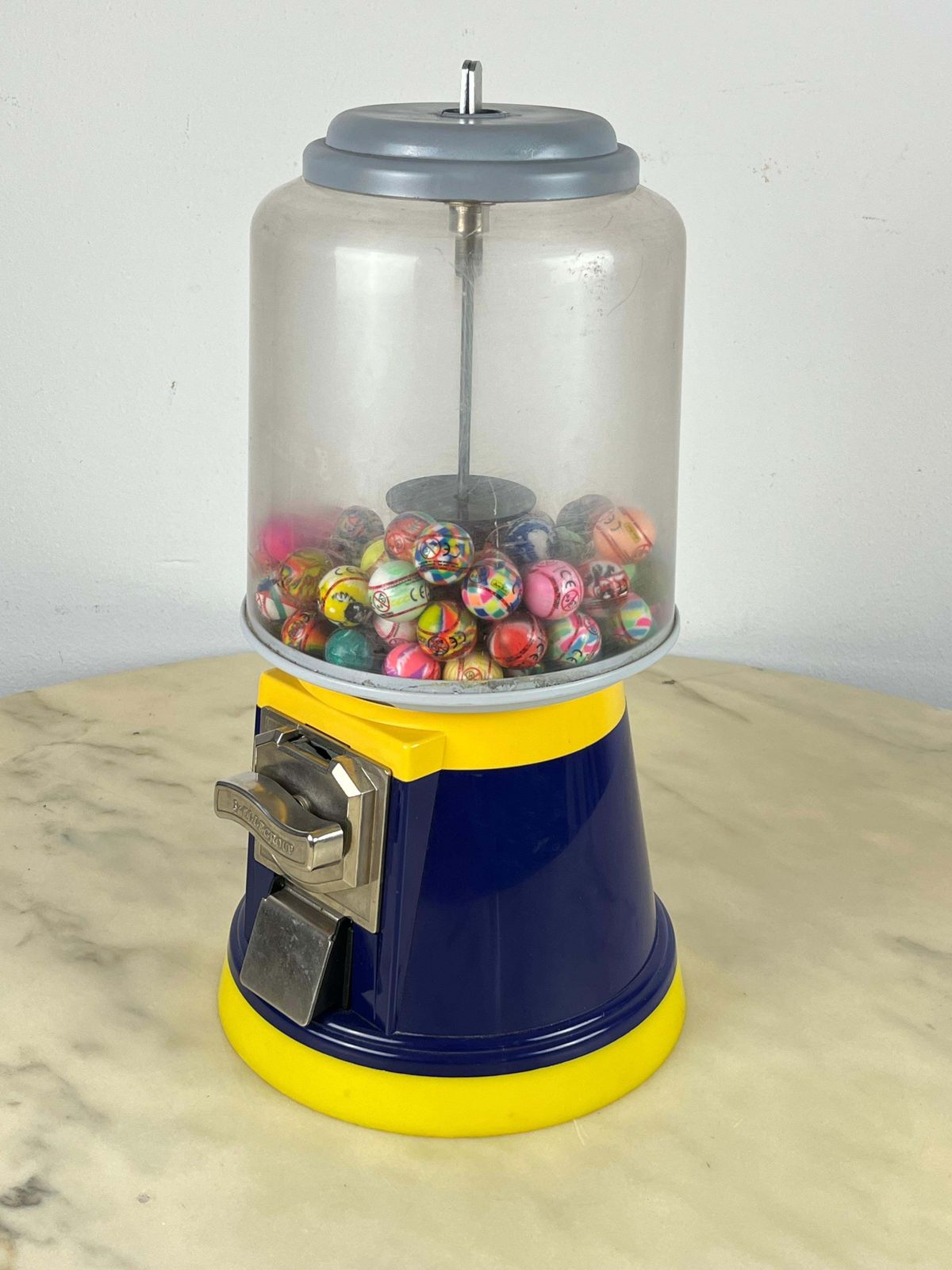 Vintage Automatic Vending Machine With Coin, Italy, 1980s photo vinterior
