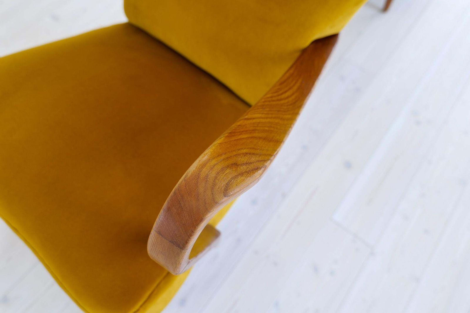 photo vintage Scandinavian Modern Art Deco Lounge Chairs In Velvet Sweden 1940s