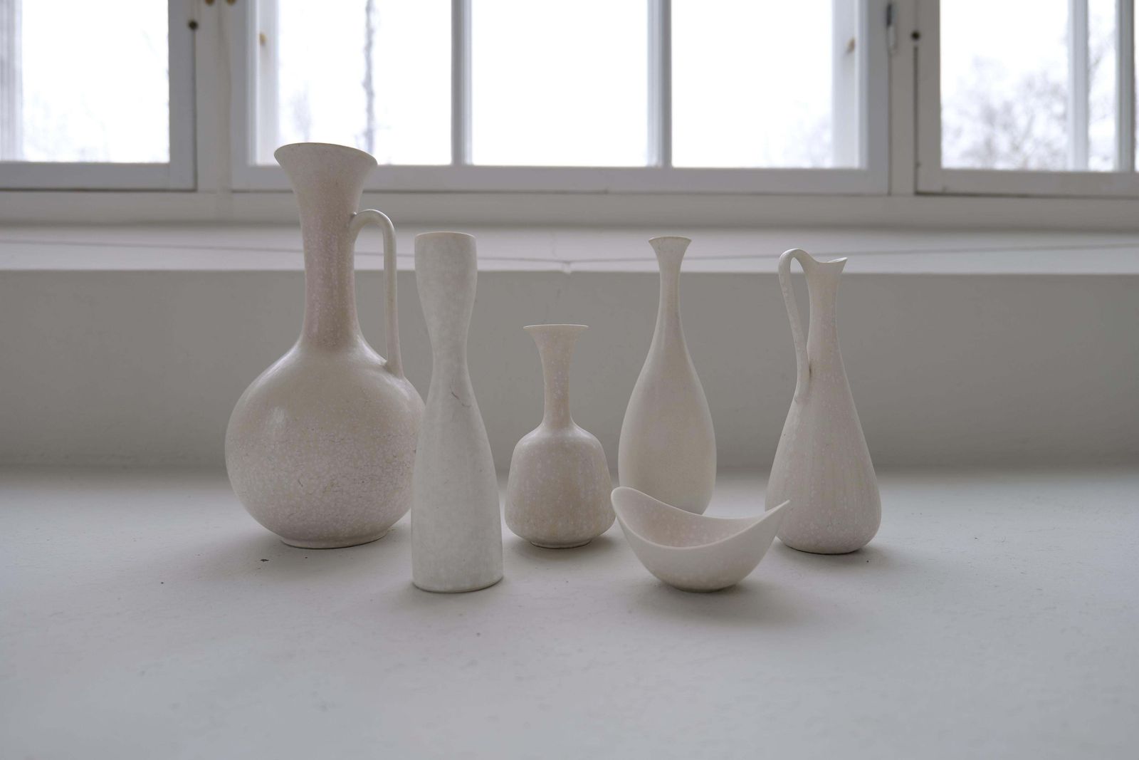 Midcentury Modern Groupe Of 6 White And Grey Vessels Rörstrand Sweden 1950 photo vintage