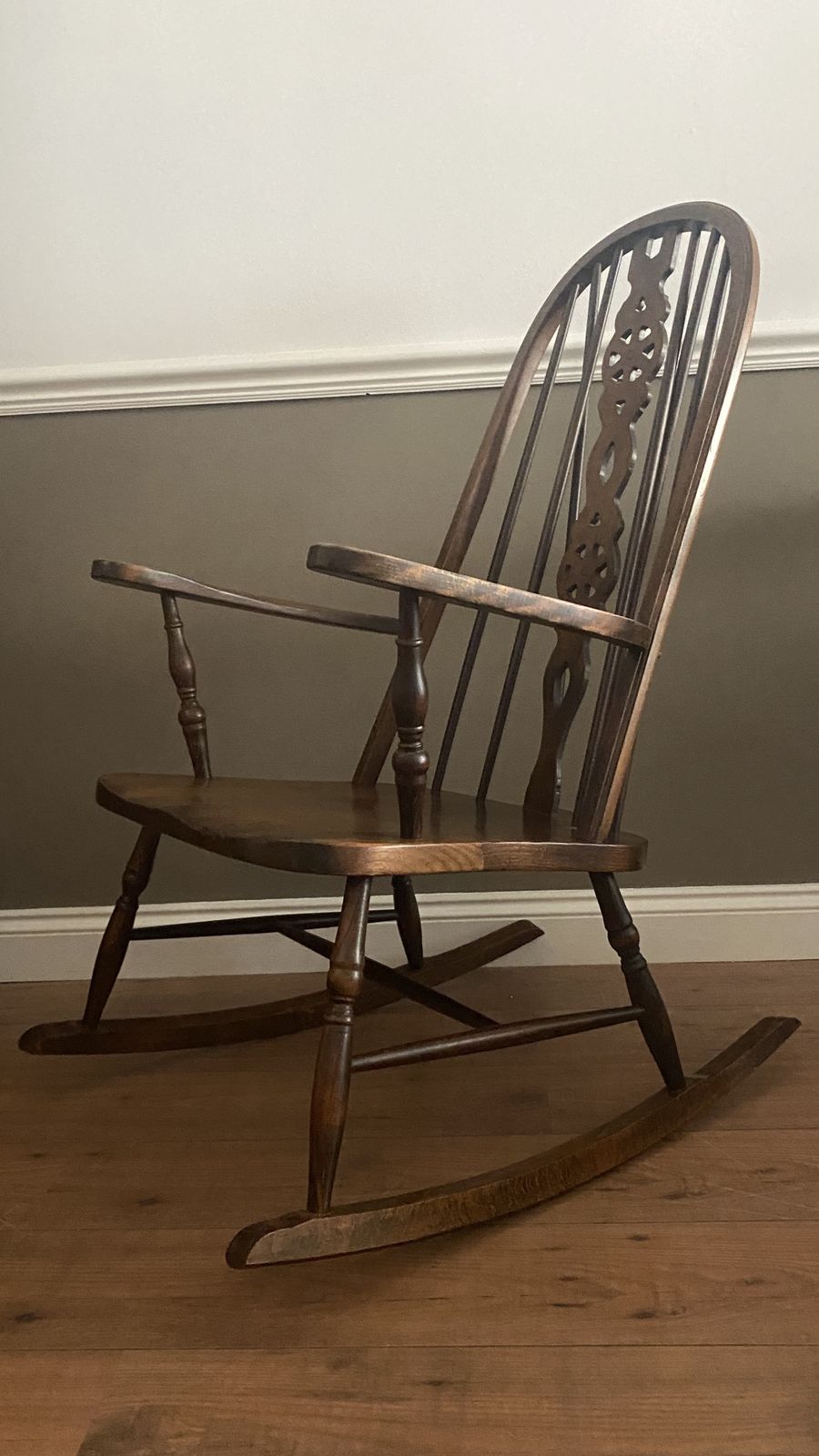 Vintage Wheel Back Rocking Chair Oak Wooden Dark Stain Farmhouse Cottage photo vinterior