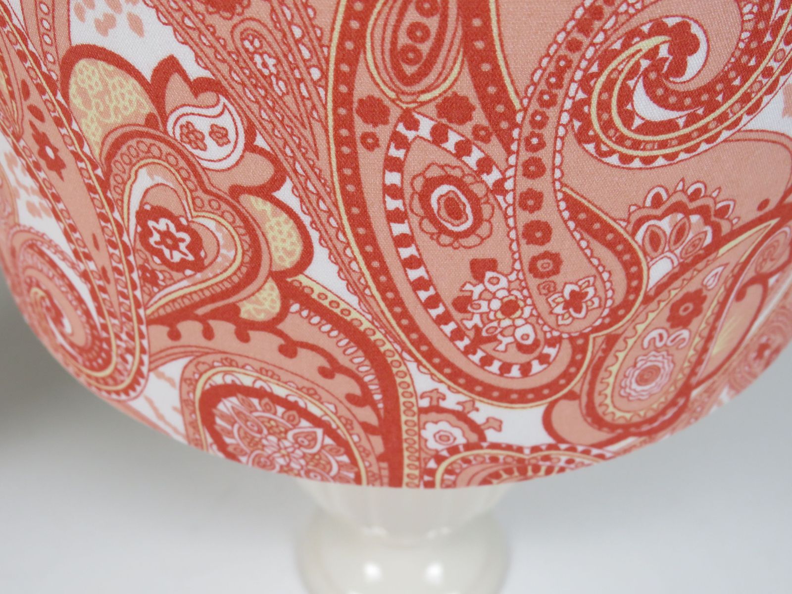 Set Of 2 Vintage Ceramic Bedside Lamps With Lampshades With Paisley Motif. photo 180.0