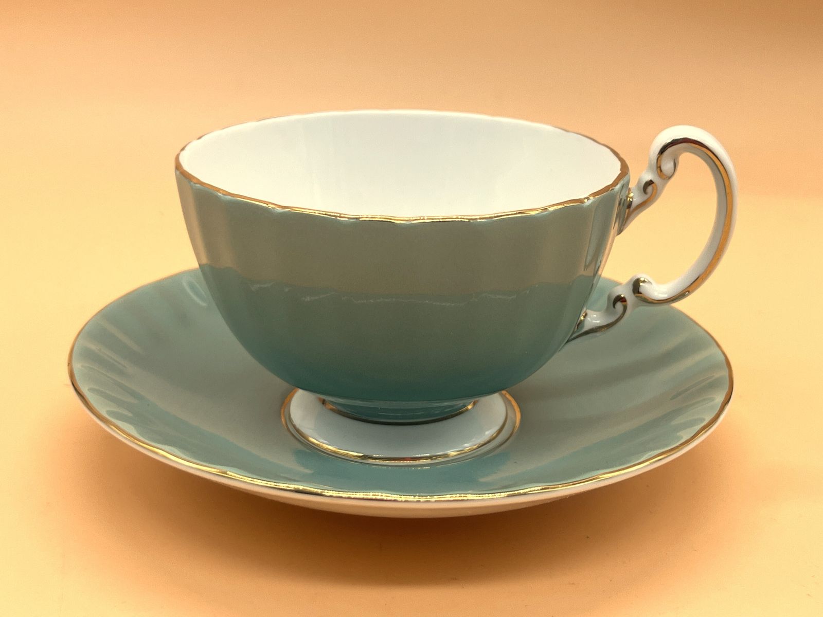 Aynsley China Oban Shape Cottage Garden Pale Green Cabinet Tea Cup & Saucer Duo. photo Home Decor