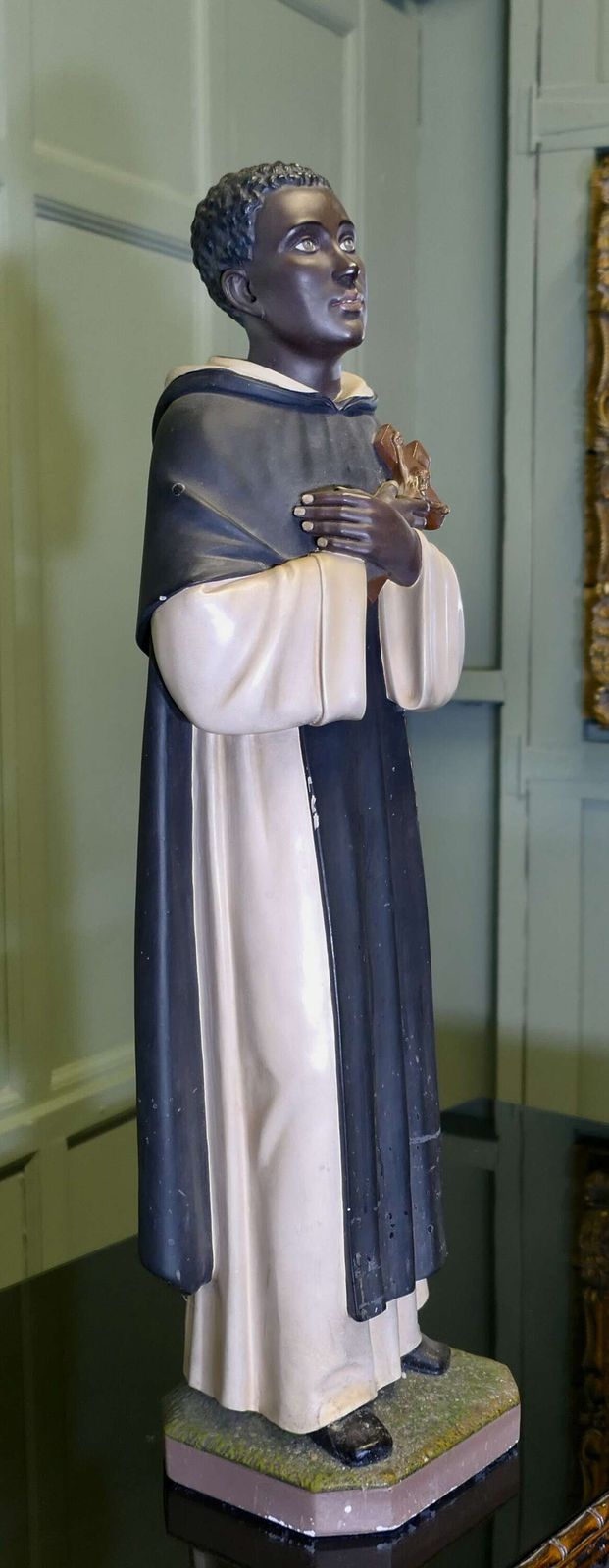A Statue Of Saint Martín De Porres Velázquez Op photo vinterior